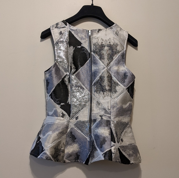 Beulah Style Silver/Black Geometric Peplum Sleeveless Top - Picture 3 of 11